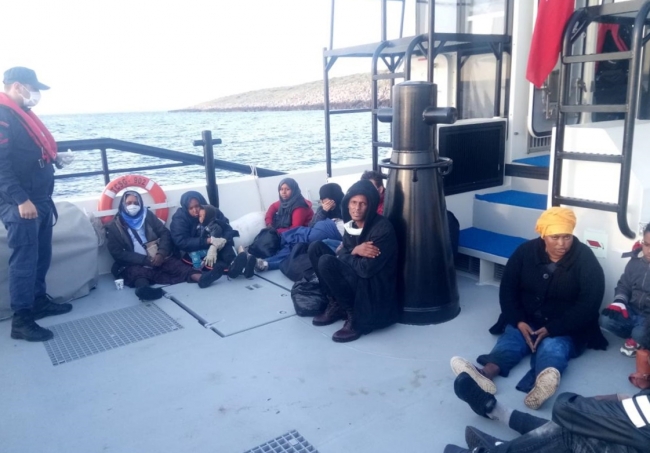 Yunan sahil güvenliğinin Türk kara sularına ittiği sığınmacılar kurtarıldı